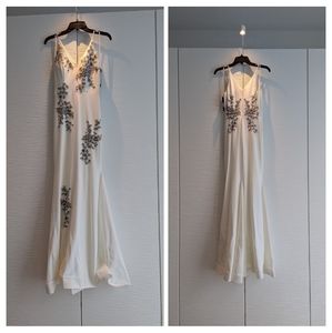 NEW Avery Sleeveless Beaded Embroidered Gown In Ivory